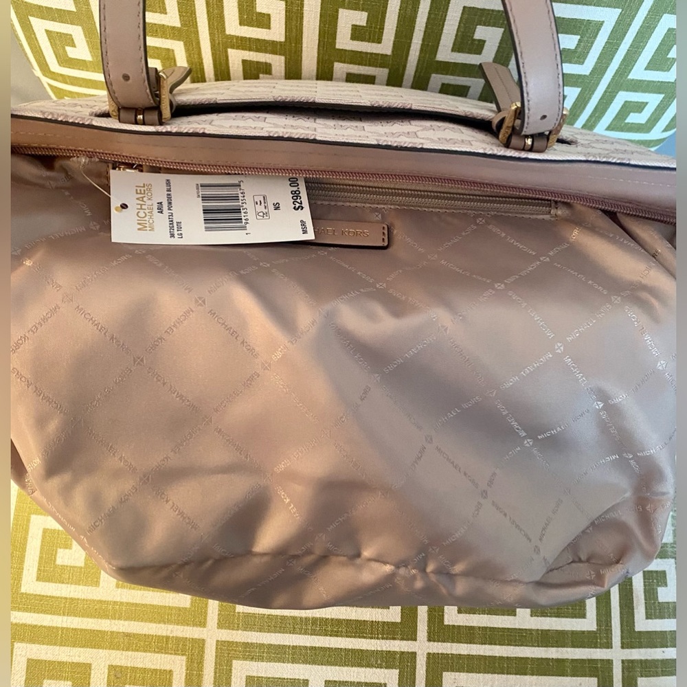 NWT! Michael Kors Aria Blush Large Signature Tote Bag - Picture 12 of 14
